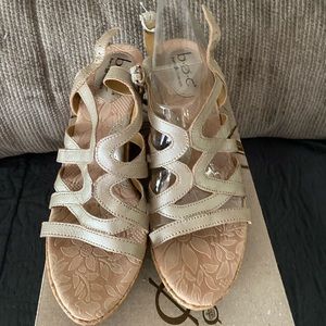 SOLD-Size 8-lightly worn summer platform sandals